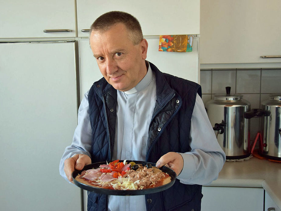 Gemeinde dankt den Sternsingern mit einem Pizzabacken 